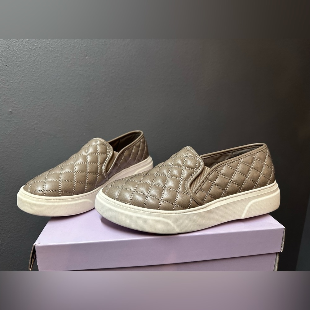 MADDEN GIRL SIZE 7.5 CUPID SLIP ON SNEAKERS TAUPE QUILTED